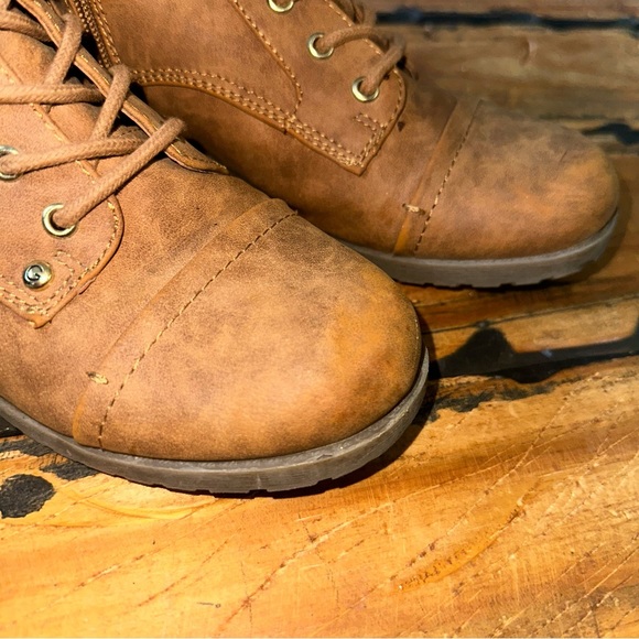 GUESS GBG Los Angeles Bailin zip up side tan faux leather ankle boot size 8 M!! - Picture 10 of 11